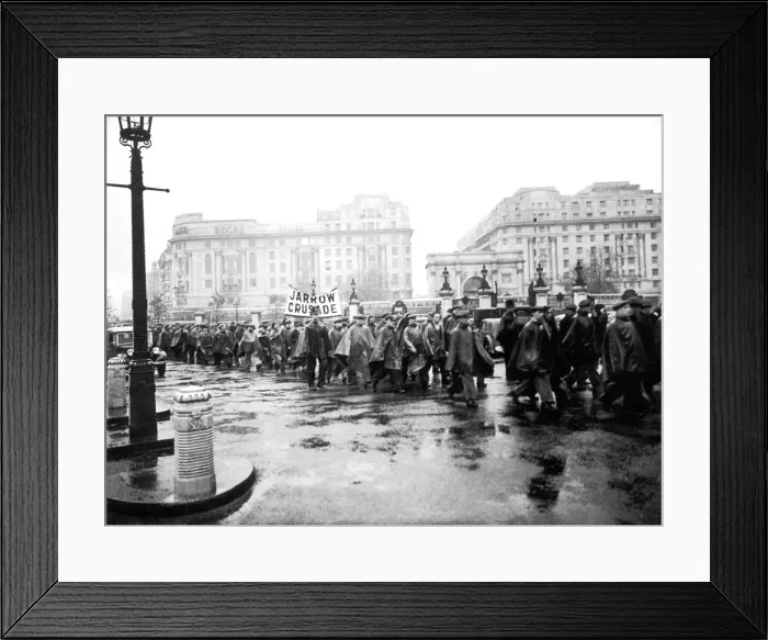 Framed Print : Jarrow marchers seen here arriving at Marble Arch on the last leg of the march 31st