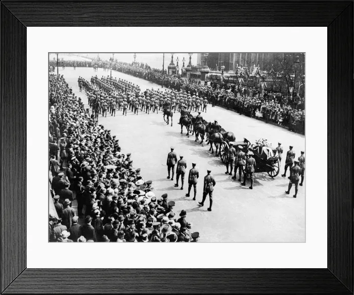 Framed Print : Nurse Edith Cavells funeral cortege passing the House of Commons on its way to Framed Print : Nurse Edith Cavells funeral cortege passing the House of Commons on its way to