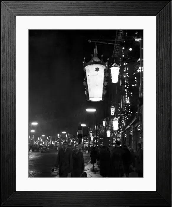 Framed Print : Shoppers walk underneath hanging illuminations on Regent Street after the Christmas Framed Print : Shoppers walk underneath hanging illuminations on Regent Street after the Christmas