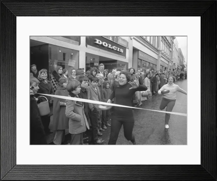 Framed Print : A dozen competitiors braved the strong winds to take part in Leamington Framed Print : A dozen competitiors braved the strong winds to take part in Leamington