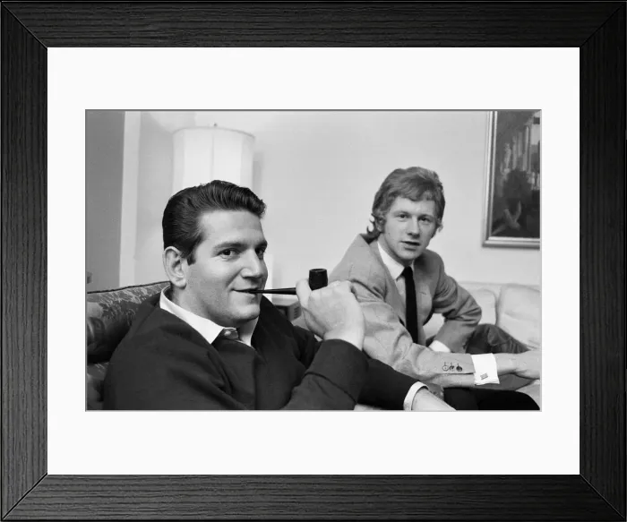 Framed Print : Rolling Stones manager Andrew Loog Oldham in discussions with American business manager Framed Print : Rolling Stones manager Andrew Loog Oldham in discussions with American business manager