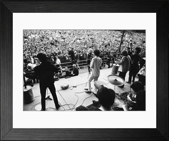 Framed Print : The Rolling Stones on stage at Longleat, home of Lord Bath as police Framed Print : The Rolling Stones on stage at Longleat, home of Lord Bath as police
