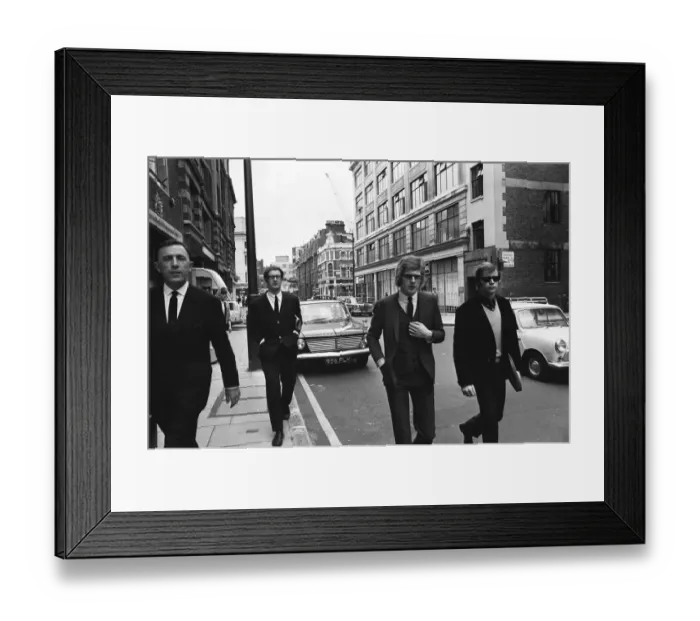 Framed Print : The Rolling Stones manager Andrew Loog Oldham (centre) on his way to Wells Street Court