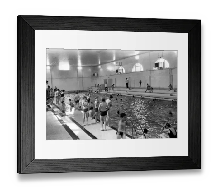 Framed Print : Wallsend Swimming Baths re-opens after an extensive modernisation. 28th July 1980 Framed Print : Wallsend Swimming Baths re-opens after an extensive modernisation. 28th July 1980