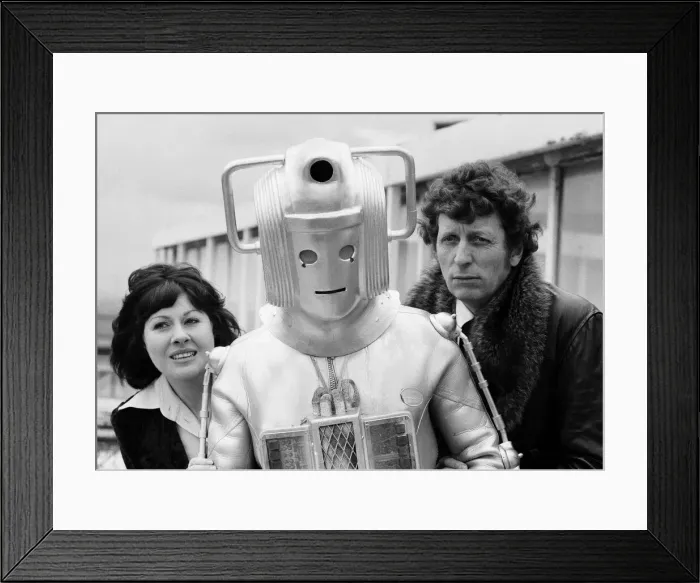 Framed Print : Photocall to introduce new Doctor, actor Tom Baker - the 4th Doctor - pictured with Framed Print : Photocall to introduce new Doctor, actor Tom Baker - the 4th Doctor - pictured with