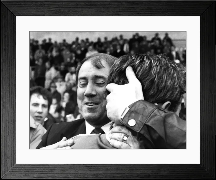 Framed Print : Norwich City v Everton. Division 1 Champions 1987 Everton manager Howard Framed Print : Norwich City v Everton. Division 1 Champions 1987 Everton manager Howard
