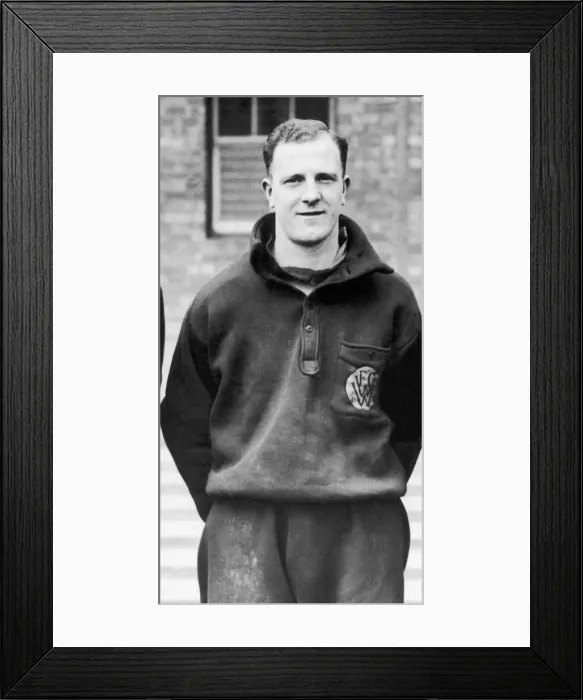 Framed Print : Footballer Stan Cullis of Wolverhampton Wanderers. 29th April 1939 Framed Print : Footballer Stan Cullis of Wolverhampton Wanderers. 29th April 1939