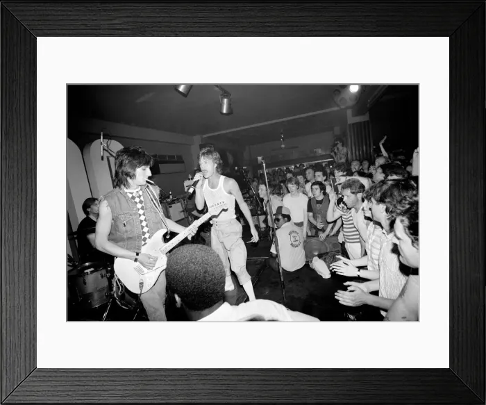 Framed Print : Mick Jagger and Ronnie Wood at Londons 100 Club on 31 May 1982 when the Rolling
