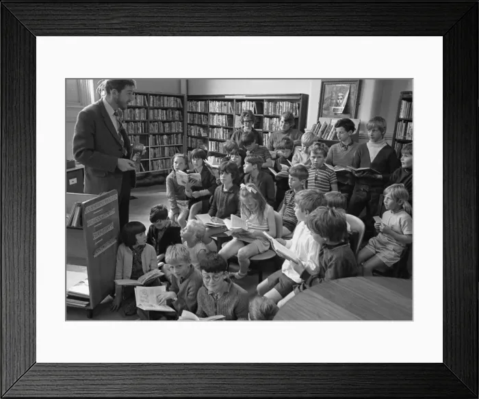 Framed Print : Children taking part in the summer holiday play leadership scheme in Leamington enjoy one