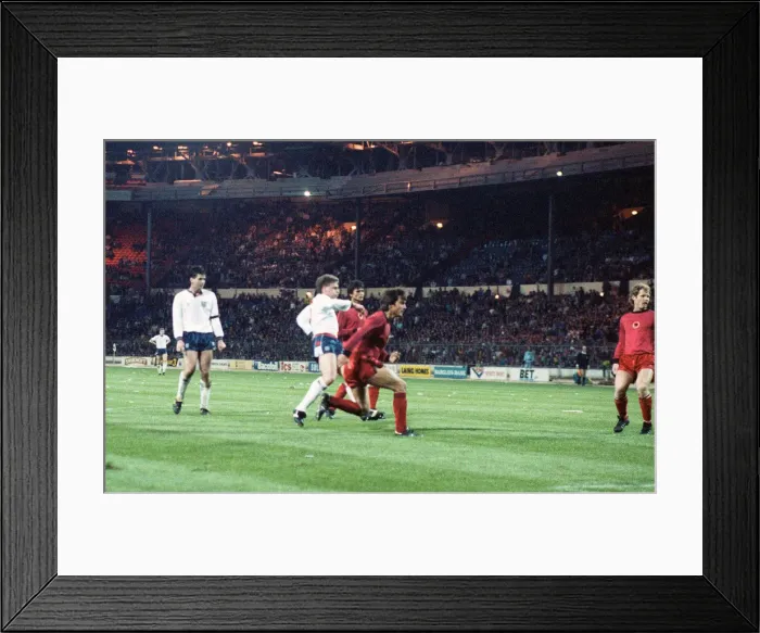 Framed Print : 1990 World Cup Qualifier at Wembley Stadium. England 5 v Albania 0 Framed Print : 1990 World Cup Qualifier at Wembley Stadium. England 5 v Albania 0
