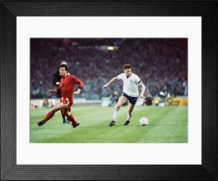 Framed Print : 1990 World Cup Qualifier at Wembley Stadium. England 5 v Albania 0 Framed Print : 1990 World Cup Qualifier at Wembley Stadium. England 5 v Albania 0