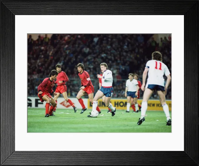 Framed Print : 1990 World Cup Qualifier at Wembley Stadium. England 5 v Albania 0 Framed Print : 1990 World Cup Qualifier at Wembley Stadium. England 5 v Albania 0