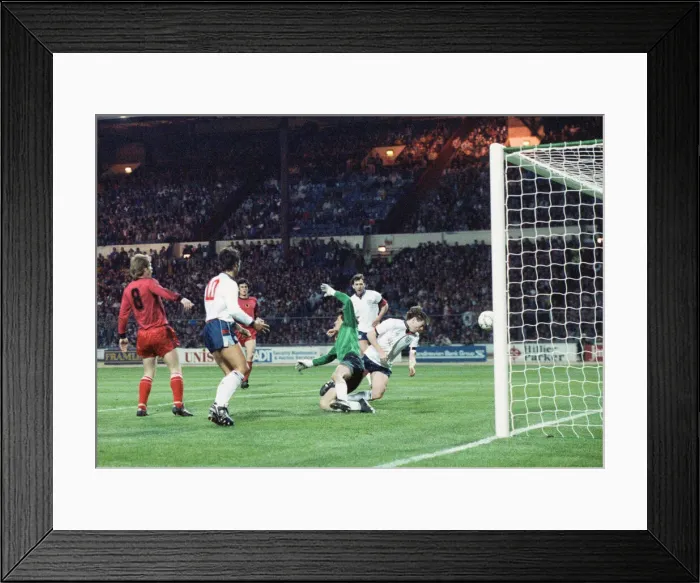 Framed Print : 1990 World Cup Qualifier at Wembley Stadium. England 5 v Albania 0 Framed Print : 1990 World Cup Qualifier at Wembley Stadium. England 5 v Albania 0