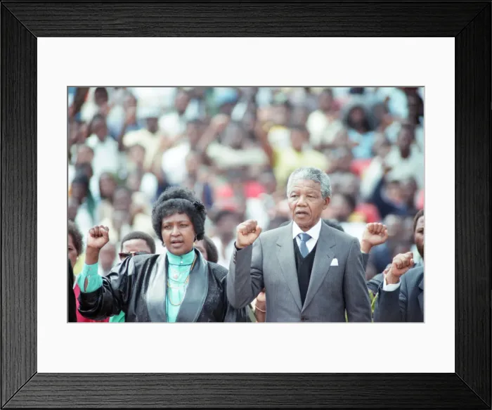 Framed Print : ANC leader Nelson Mandela with his wife Winnie in Soweto, Johannesburg Framed Print : ANC leader Nelson Mandela with his wife Winnie in Soweto, Johannesburg