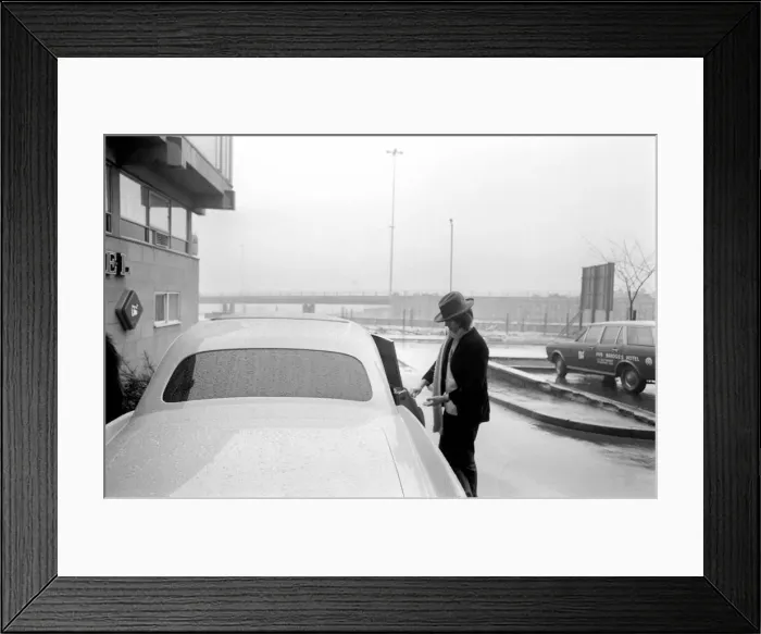 Framed Print : Rolling Stones: Mick Jagger at their hotel in Newcastle upon Tyne. March 1971 Framed Print : Rolling Stones: Mick Jagger at their hotel in Newcastle upon Tyne. March 1971