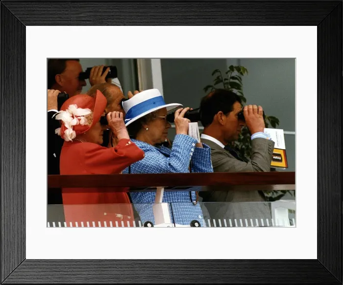 Framed Print : Her Majesty Queen Elizabeth II (centre) with the Queen mother Framed Print : Her Majesty Queen Elizabeth II (centre) with the Queen mother