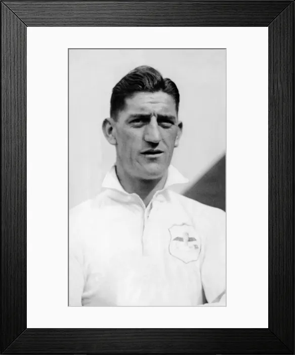 Framed Print : Ronnie Rooke of Fulham FC. 25th August 1938 Framed Print : Ronnie Rooke of Fulham FC. 25th August 1938