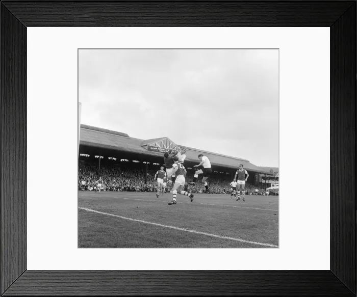 Framed Print : Division One. Fulham 1 v. Arsenal 3. 15th September 1962 Framed Print : Division One. Fulham 1 v. Arsenal 3. 15th September 1962