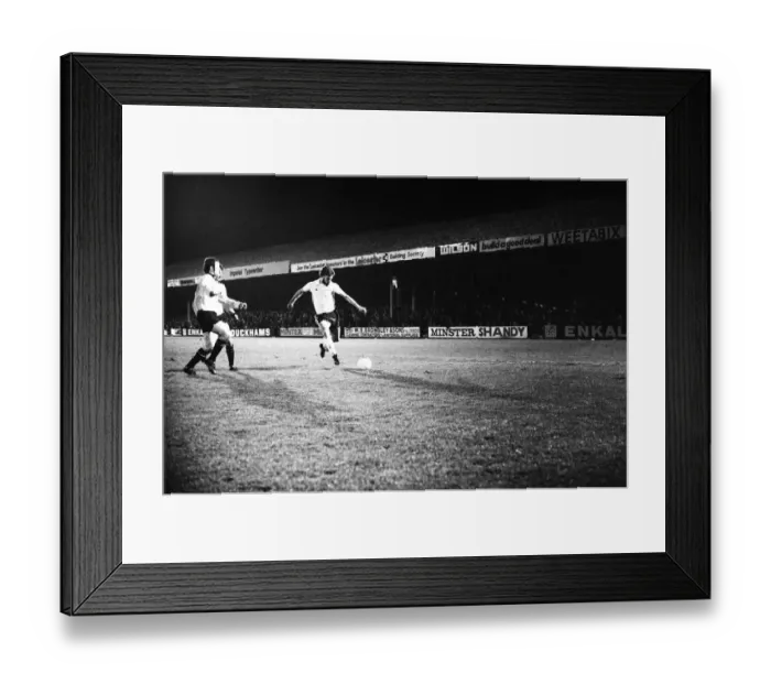 Framed Print : Fulham 1 v. Hull 0. 1975 FA Cup run Third round Framed Print : Fulham 1 v. Hull 0. 1975 FA Cup run Third round