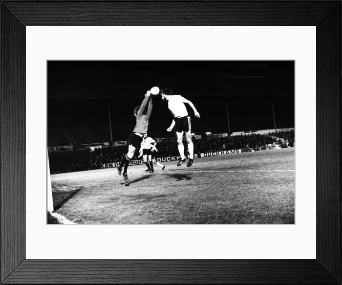 Framed Print : Fulham 1 v. Hull 0. 1975 FA Cup. Third round Framed Print : Fulham 1 v. Hull 0. 1975 FA Cup. Third round
