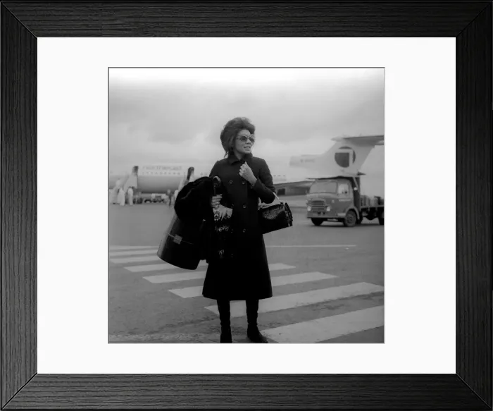 Framed Print : Shirley Bassey arriving at Newcastle Airport on 30th April 1971