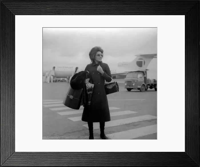 Framed Print : Shirley Bassey arriving at Newcastle Airport on 30th April 1971