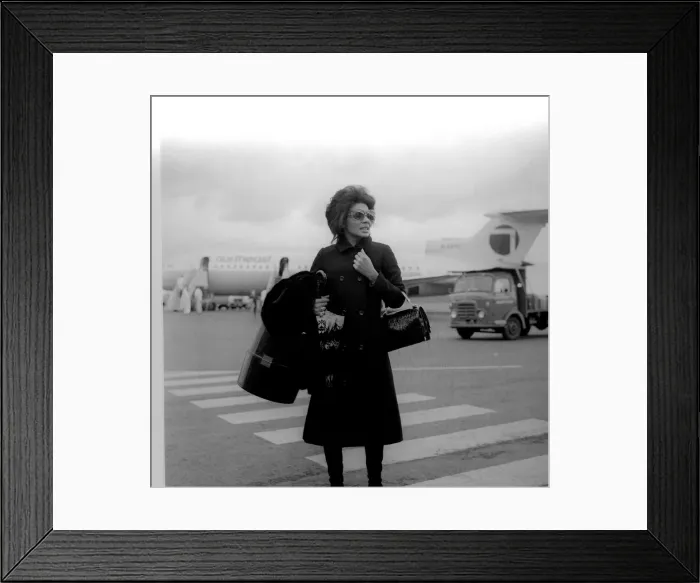 Framed Print : Shirley Bassey arriving at Newcastle Airport on 30th April 1971 Framed Print : Shirley Bassey arriving at Newcastle Airport on 30th April 1971