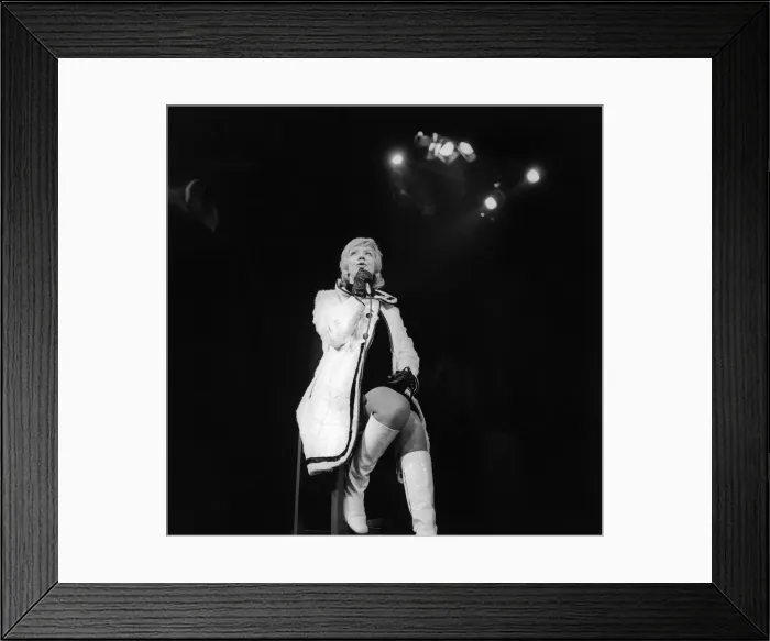 Framed Print : Singer Dorothy Squires performing at the City Hall, Newcastle on 23rd January 1971 Framed Print : Singer Dorothy Squires performing at the City Hall, Newcastle on 23rd January 1971