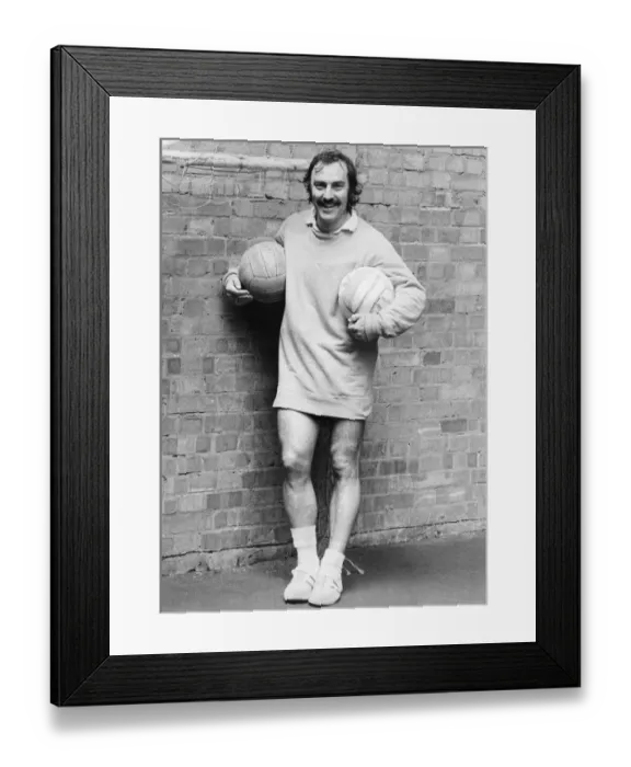 Framed Print : Jimmy Greaves getting fit for Tottenham Hotspurs v Feyenoord benefit match at White Hart Framed Print : Jimmy Greaves getting fit for Tottenham Hotspurs v Feyenoord benefit match at White Hart