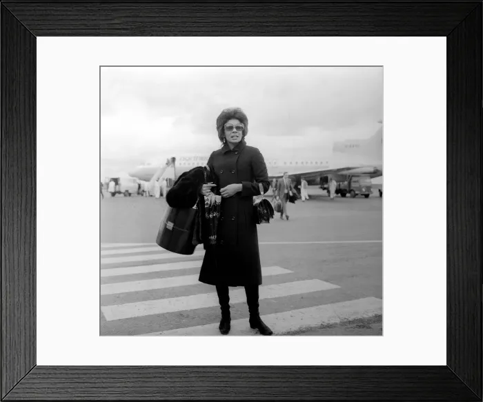 Framed Print : Shirley Bassey arriving at Newcastle Airport on 30th April 1971 Framed Print : Shirley Bassey arriving at Newcastle Airport on 30th April 1971