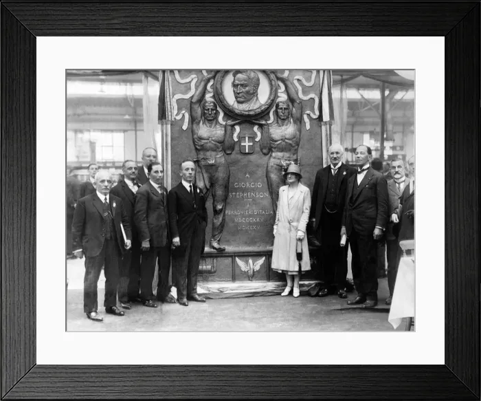 Framed Print : The railway men of Italy presented a bronze shield weighing about a ton in commemoration Framed Print : The railway men of Italy presented a bronze shield weighing about a ton in commemoration