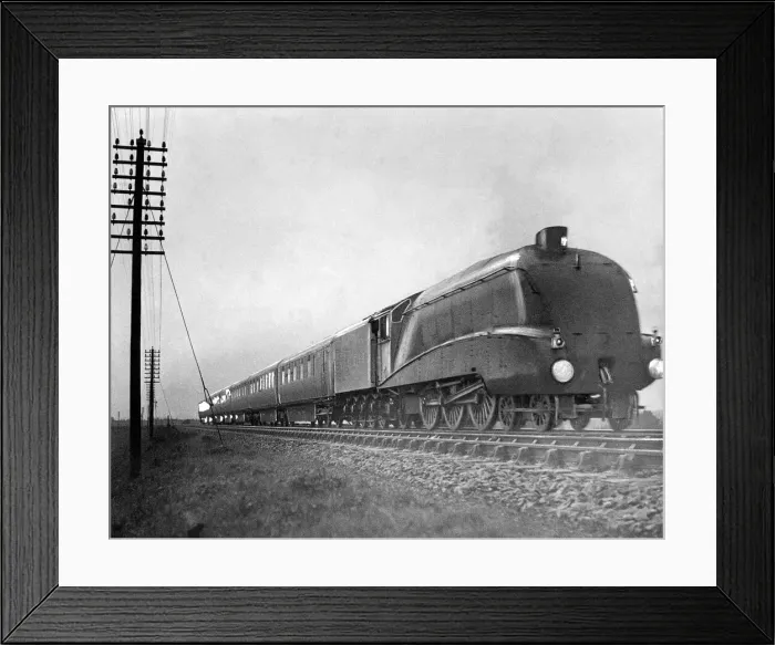 Framed Print : In a blinding rainstorm the Silver Jubilee engine Silver Link thunders along near