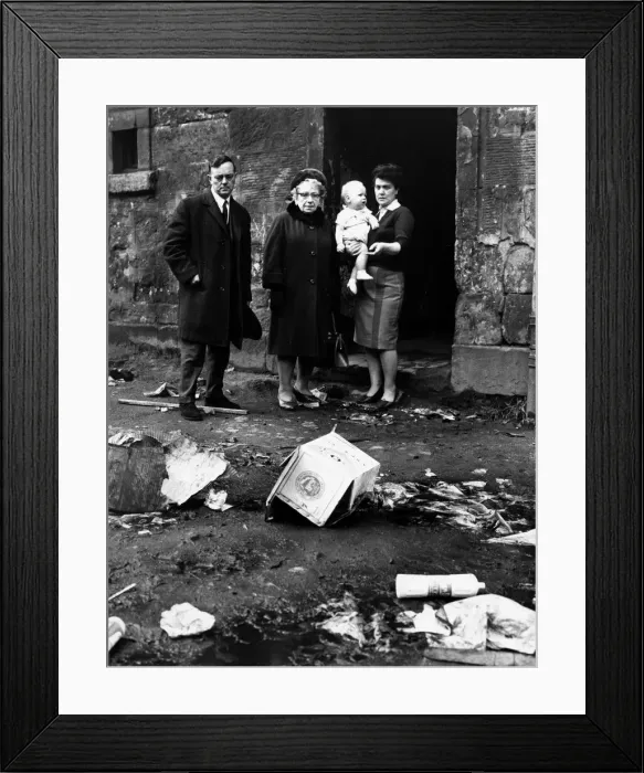 Framed Print : Mrs Alice Cullen MP for the Gorbals, and Labour candidate William Lindsay are shown Framed Print : Mrs Alice Cullen MP for the Gorbals, and Labour candidate William Lindsay are shown