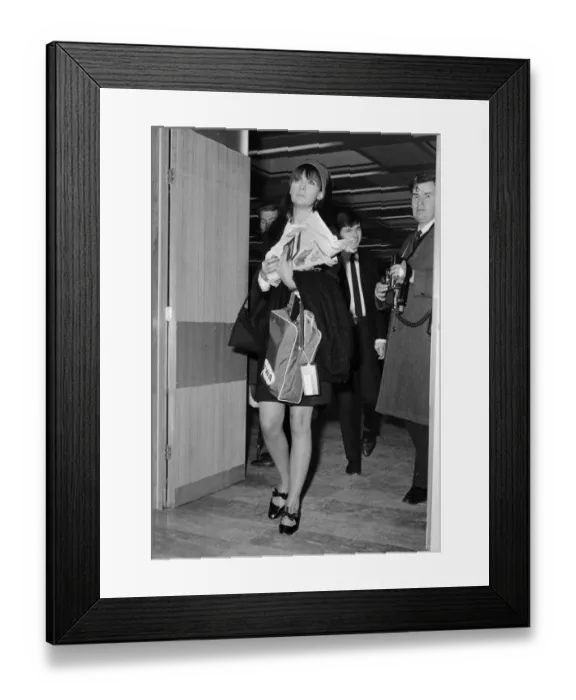 Framed Print : Chrissie Shrimpton, girlfriend of Mick Jagger of The Rolling Stones Framed Print : Chrissie Shrimpton, girlfriend of Mick Jagger of The Rolling Stones