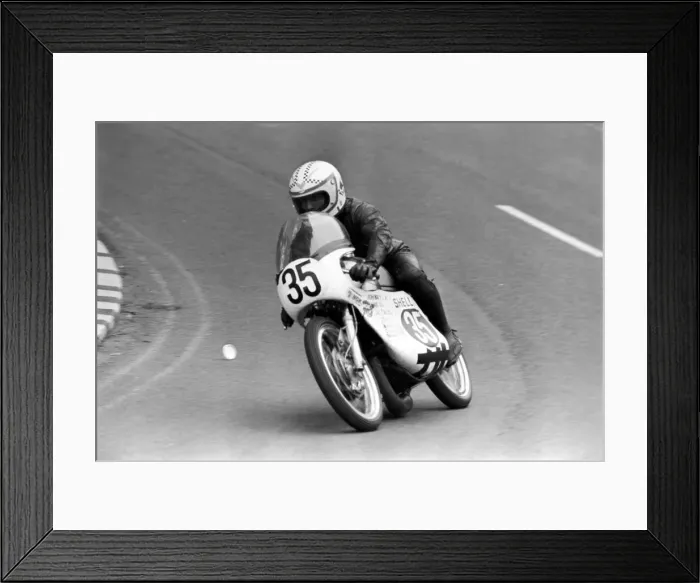 Framed Print : The International Isle of Man TT Race, 125cc Lightweight Event Framed Print : The International Isle of Man TT Race, 125cc Lightweight Event