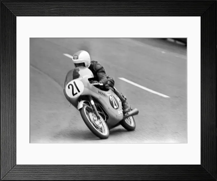 Framed Print : The International Isle of Man TT Race, 125cc Lightweight Event Framed Print : The International Isle of Man TT Race, 125cc Lightweight Event