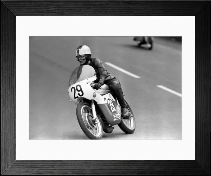 Framed Print : The International Isle of Man TT Race, 125cc Lightweight Event Framed Print : The International Isle of Man TT Race, 125cc Lightweight Event