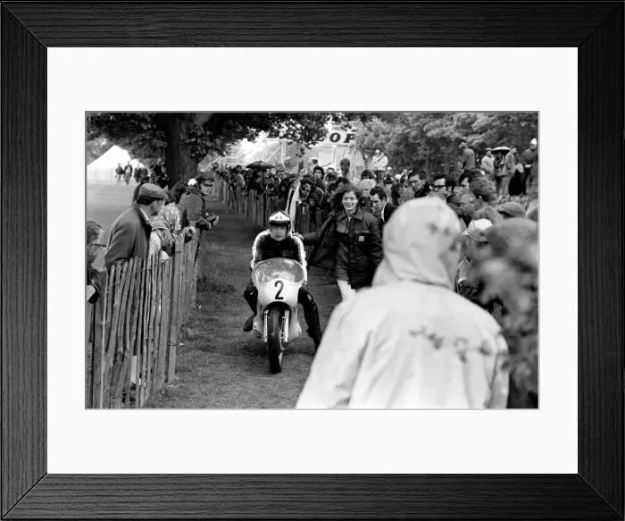 Framed Print : The International Isle of Man TT 350cc Junior Race, 7th June 1971