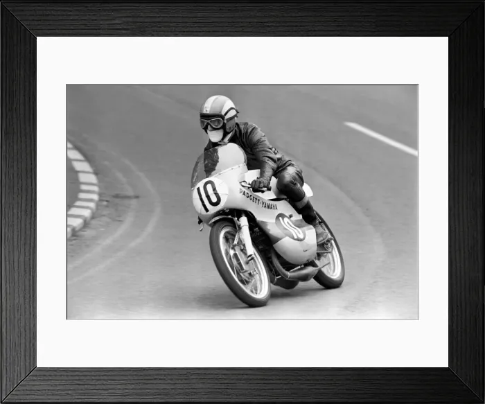 Framed Print : The International Isle of Man TT Race, 125cc Lightweight Event Framed Print : The International Isle of Man TT Race, 125cc Lightweight Event