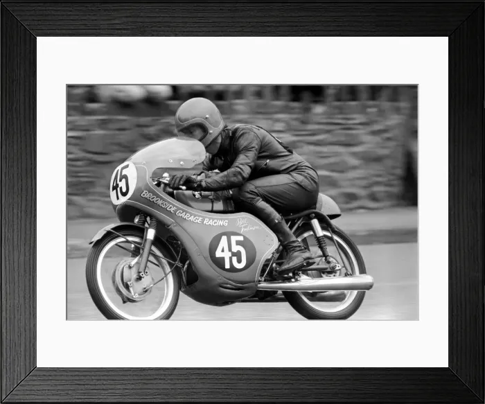 Framed Print : The International Isle of Man TT Race, 125cc Lightweight Event Framed Print : The International Isle of Man TT Race, 125cc Lightweight Event