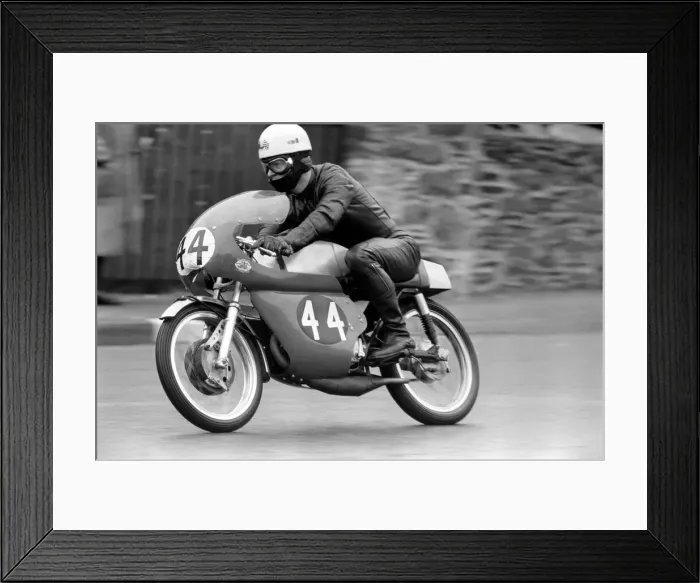 Framed Print : The International Isle of Man TT Race, 125cc Lightweight Event Framed Print : The International Isle of Man TT Race, 125cc Lightweight Event