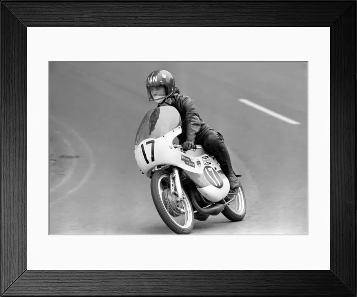 Framed Print : The International Isle of Man TT Race, 125cc Lightweight Event Framed Print : The International Isle of Man TT Race, 125cc Lightweight Event