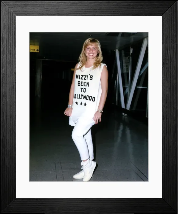 Framed Print : Suzanne Mizzi Model at Heathrow airport after arriving back from hollywood Framed Print : Suzanne Mizzi Model at Heathrow airport after arriving back from hollywood