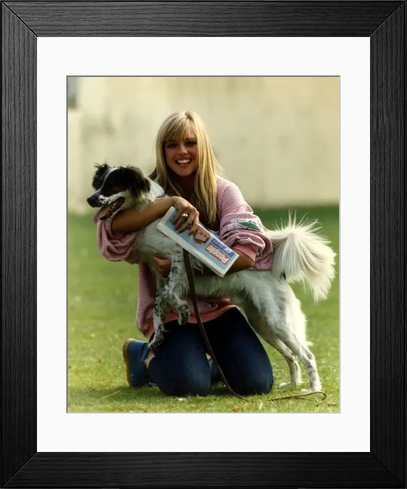Framed Print : Suzanne Mizzi Model with her dog called Mizzi A©Mirrorpix Framed Print : Suzanne Mizzi Model with her dog called Mizzi A©Mirrorpix