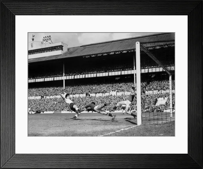 Framed Print : English League Division One match at White Hart Lane. Tottenham Hotspur 0 v Chelsea Framed Print : English League Division One match at White Hart Lane. Tottenham Hotspur 0 v Chelsea