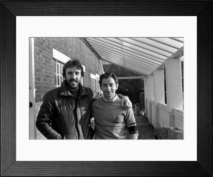 Framed Print : Tottenham Hotspurs Argentine footballer Ricardo Villa (left