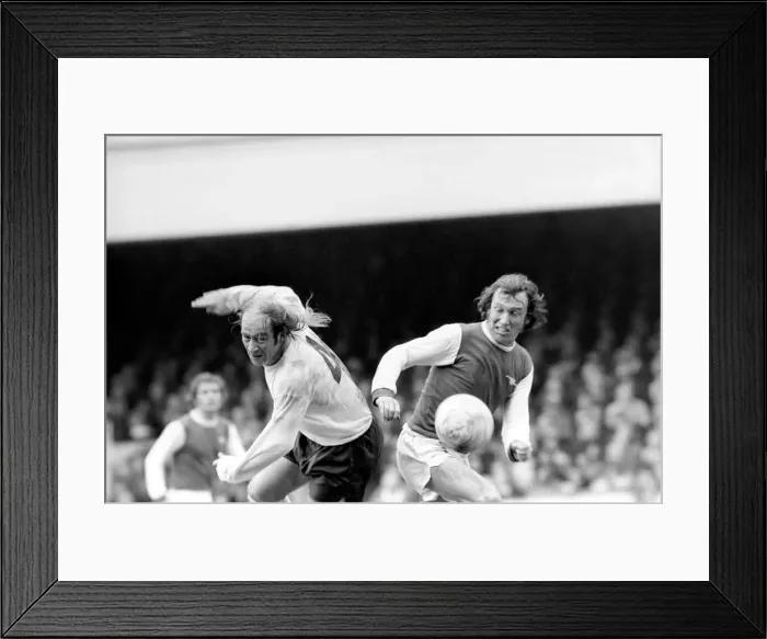 Framed Print : English League Divison One match at Highbury. Arsenal 1 v. Tottenham Hotspur 1 Framed Print : English League Divison One match at Highbury. Arsenal 1 v. Tottenham Hotspur 1