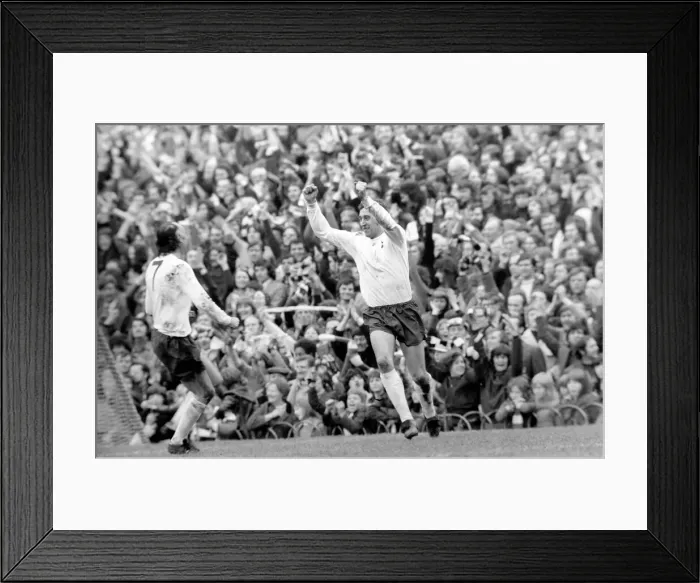 Framed Print : English League Divison One match at Highbury. Arsenal 1 v Tottenham Hotspur 1 Framed Print : English League Divison One match at Highbury. Arsenal 1 v Tottenham Hotspur 1