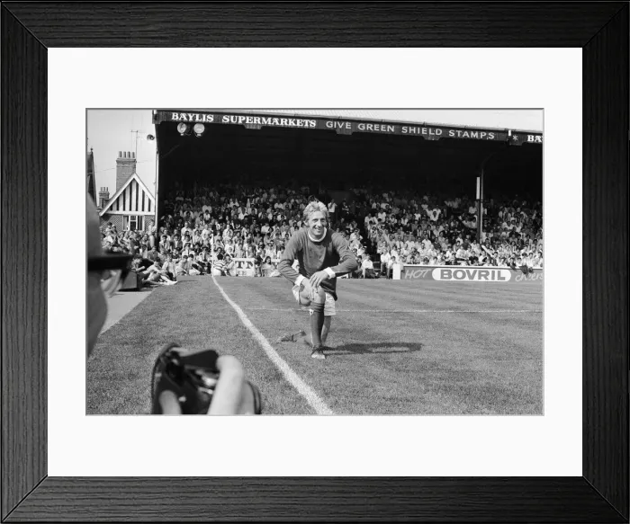 Framed Print : Reading v Manchester United, Watney Cup Match, Elm Park Framed Print : Reading v Manchester United, Watney Cup Match, Elm Park