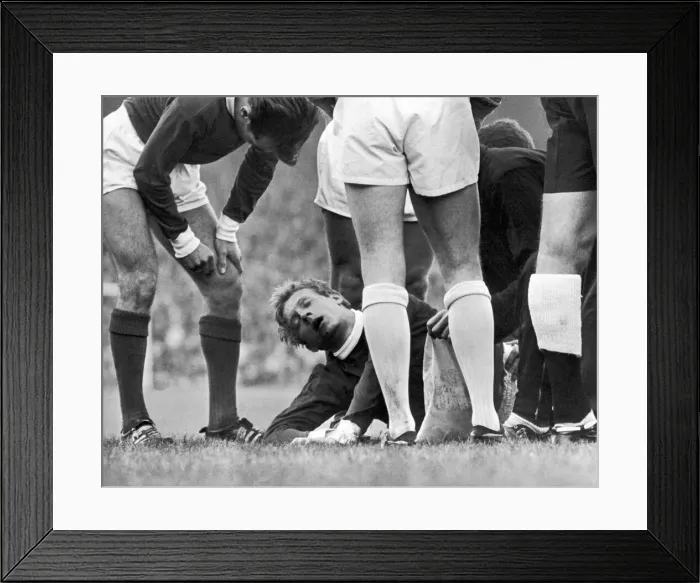 Framed Print : English League Division One match at Old Trafford. Manchester United 1 v Sunderland 0 Framed Print : English League Division One match at Old Trafford. Manchester United 1 v Sunderland 0